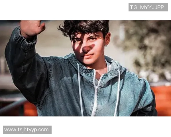 足球明星魅力四射养眼图片壁纸尽在此处尽情欣赏与下载